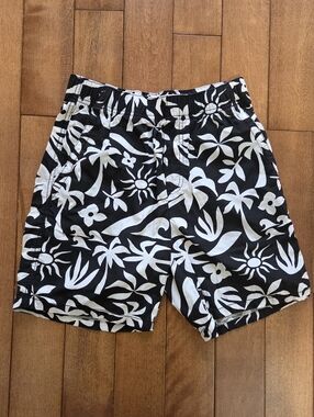 🆕️ H&M Black & White Floral Print boy's Shorts Size 12-13